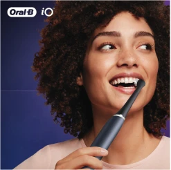 Oral B Aufsteckbürsten IO Ultimative Reinigung Schwarz -NIVEA SHOP MAM 8228818 SHOP IMAGE 1.6