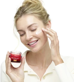 L’Oréal Paris Revitalift Laser X3 Dreifach-Power Anti-Age Pflege Tag LSF25 -NIVEA SHOP MAM 8761911 SHOP IMAGE 1.4